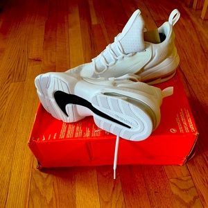 Brand new never worn Nike mens Alpha Savage